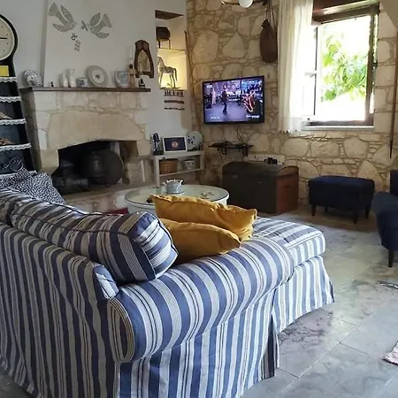 Aliki's House 1+ 2 Polis