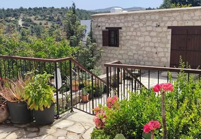 Aliki's House 1+ 2 Lantställe