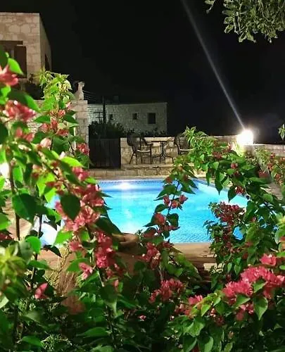 Aliki's House 1+ 2 Lantställe *